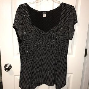 Women’s Black and White Top